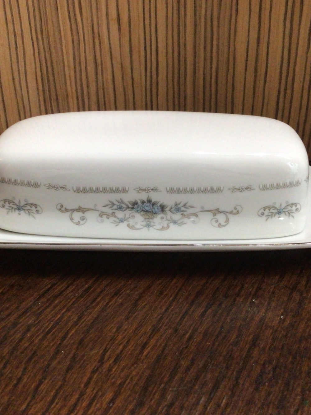 Vintage 1060 Diane  by Wade Porcelain butter dish. Excellent shape